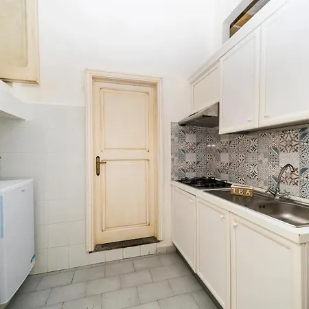 Πανσιόν Dimora Via Celso 3*