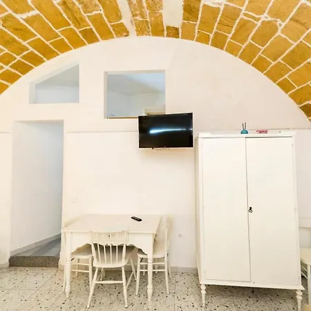 Dimora Via Celso Πανσιόν