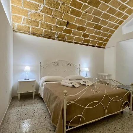 Dimora Via Celso Πανσιόν 3*