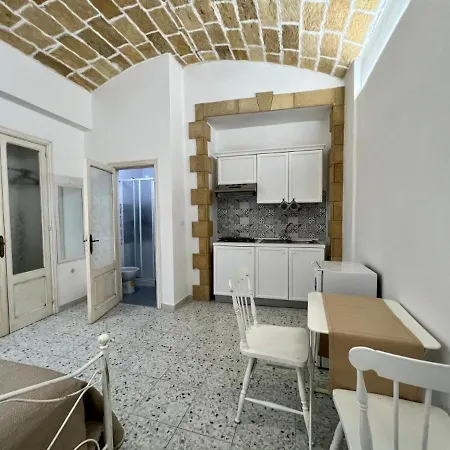 Dimora Via Celso Πανσιόν Gallipoli